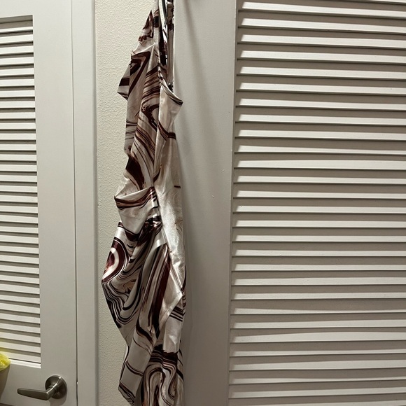 XS/2 Brown/Beige/Cream Polyester Blend Shiny Ruched Asymmetrical Mini Dresss - Picture 3 of 3